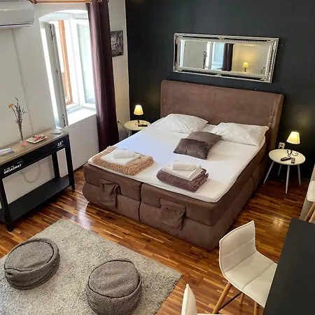 Old Town Insula Apartment